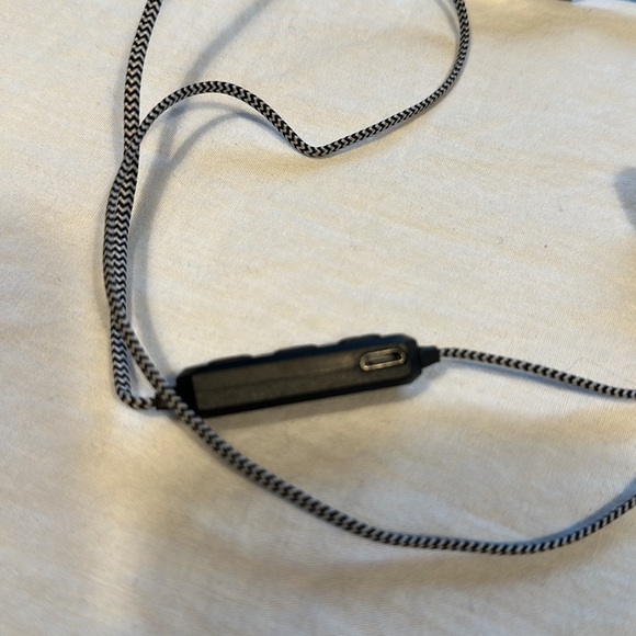 Kikkerland Black Cotton Braided Bluetooth Earbuds - Picture 4 of 6